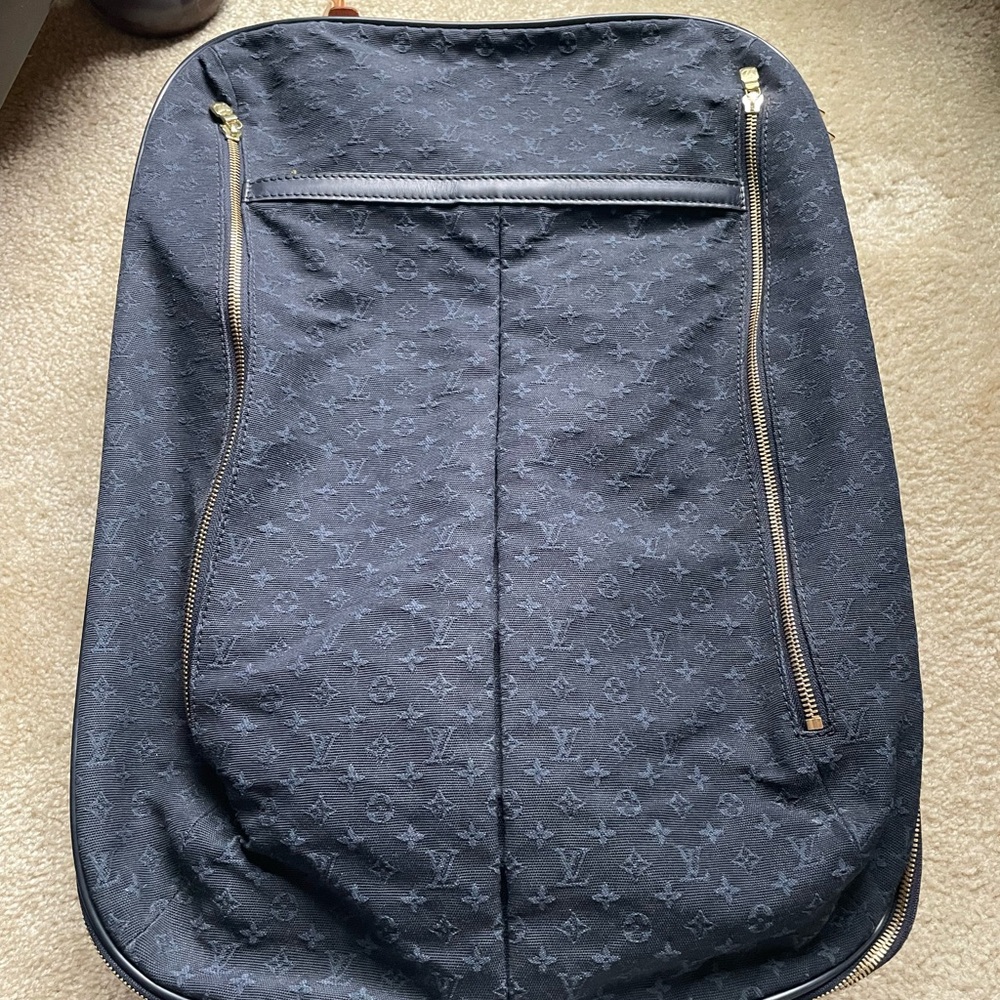 Authentic Louis Vuitton Denim Travel Bag Sleek Design